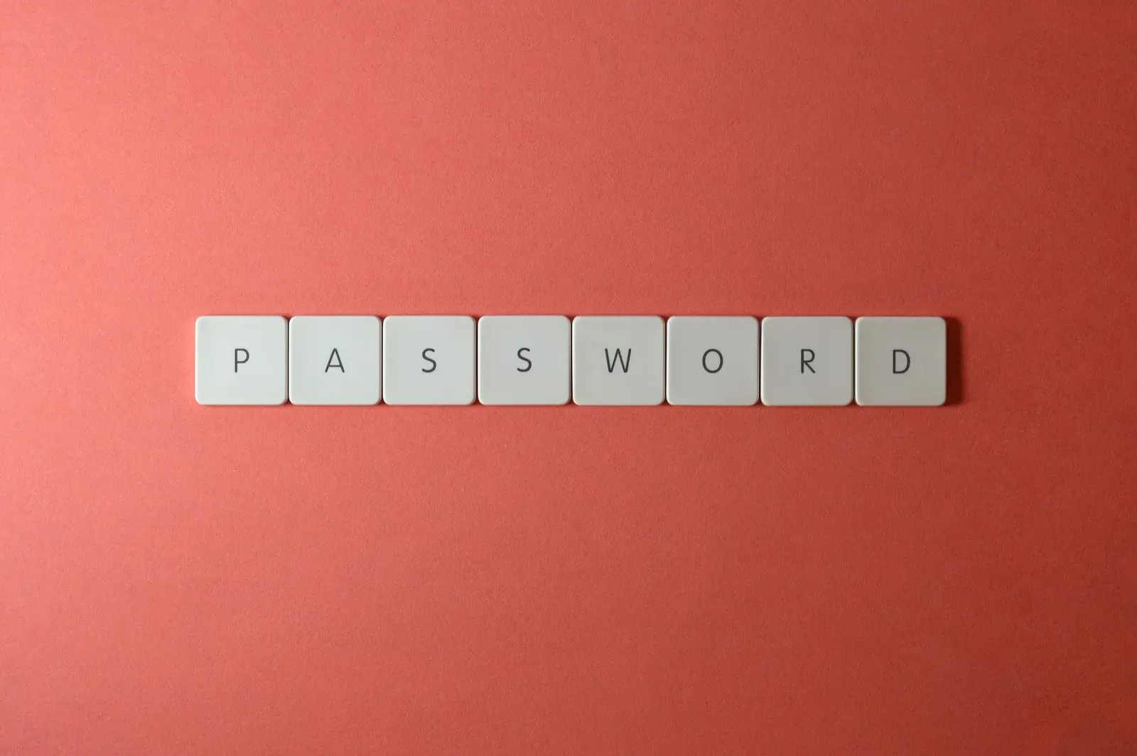 Le mot « password » écrit en lettres de Scrabble sur fond rouge